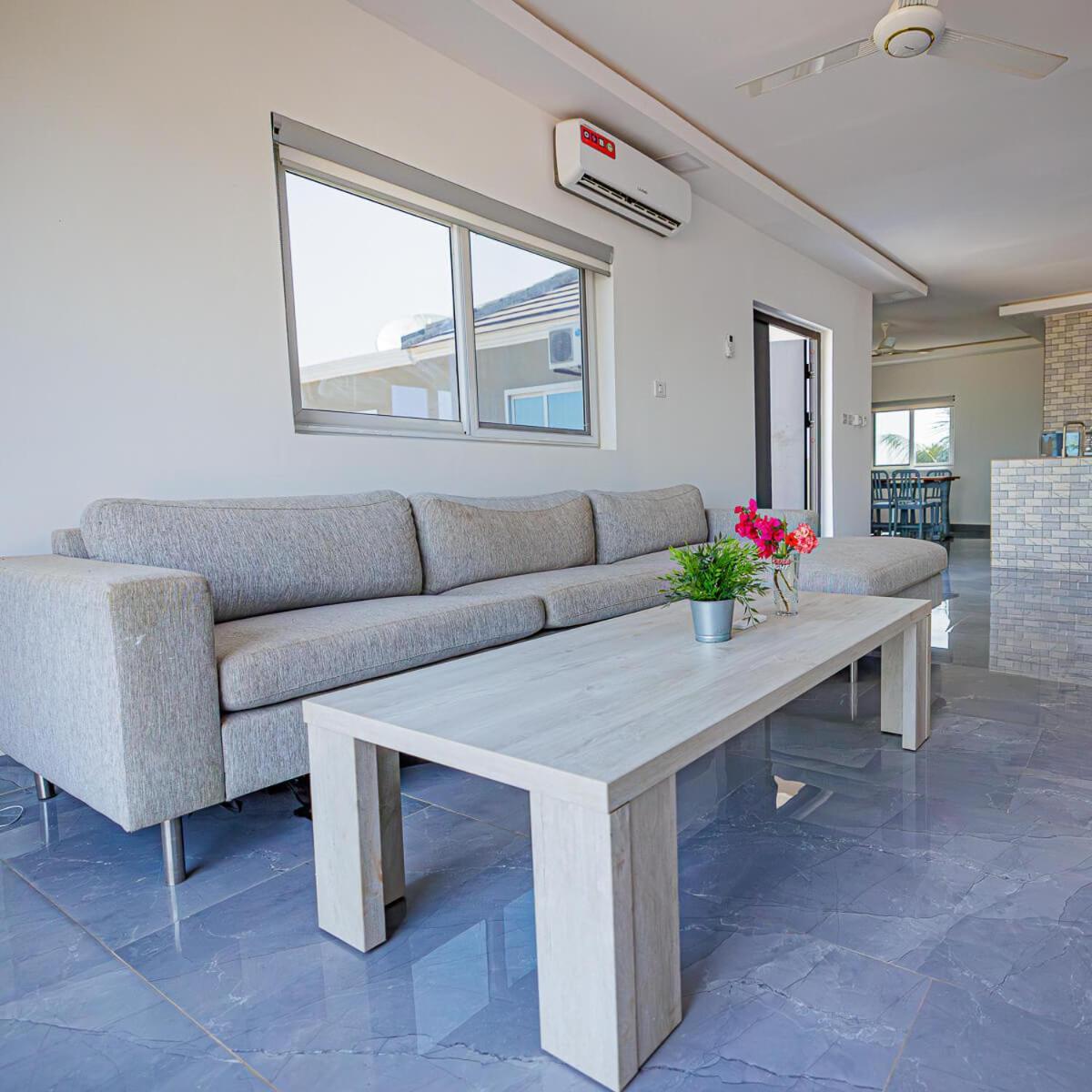 Ocean Villa Heights Brufut エクステリア 写真